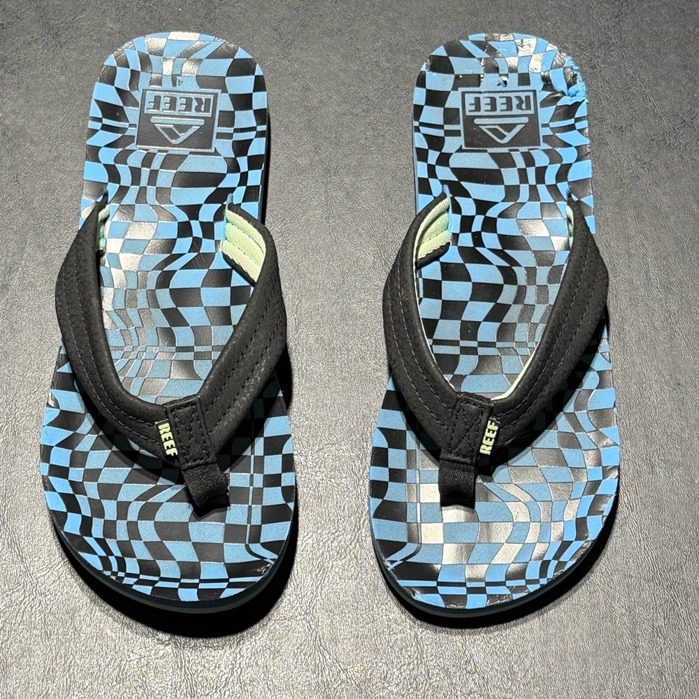Girls Size 4 Reef Black and Blue Flip Flops